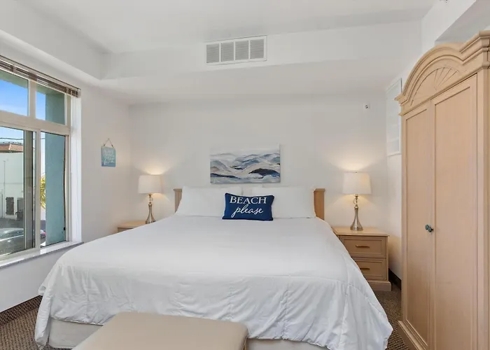 Beach House Inn & Suites